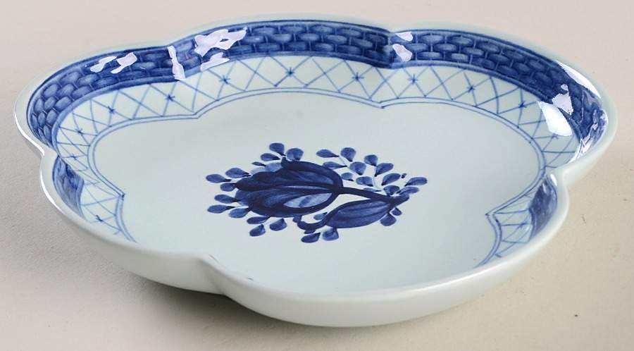 Tranquebar Blue (Rim, Wide Lattice Band) Small Leaf Dish by Royal Copenhagen-1