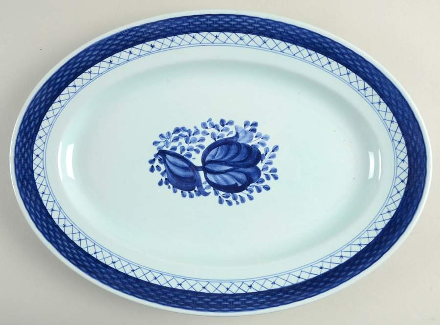 Tranquebar Blue (Rim, Wide Lattice Band) 14" Oval Serving Platter by Royal Copenhagen-1