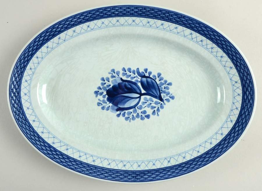 Tranquebar Blue (Rim, Wide Lattice Band) 12" Oval Serving Platter by Royal Copenhagen-1