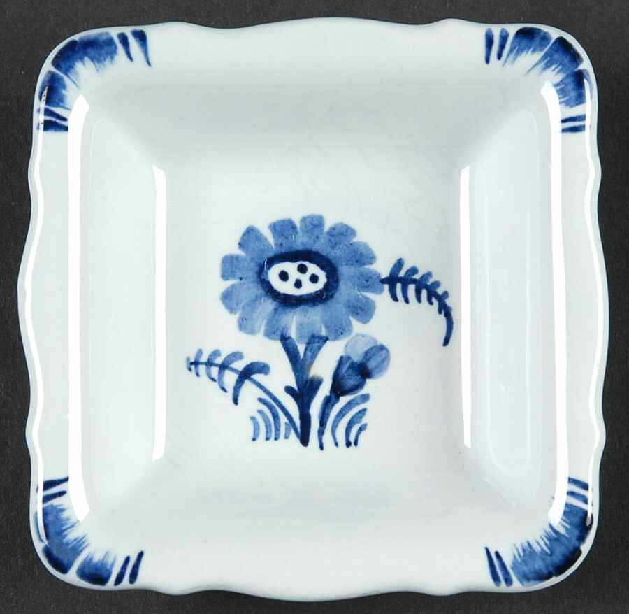Tranquebar Blue (Rim, Wide Lattice Band) 3" Ashtray by Royal Copenhagen-1
