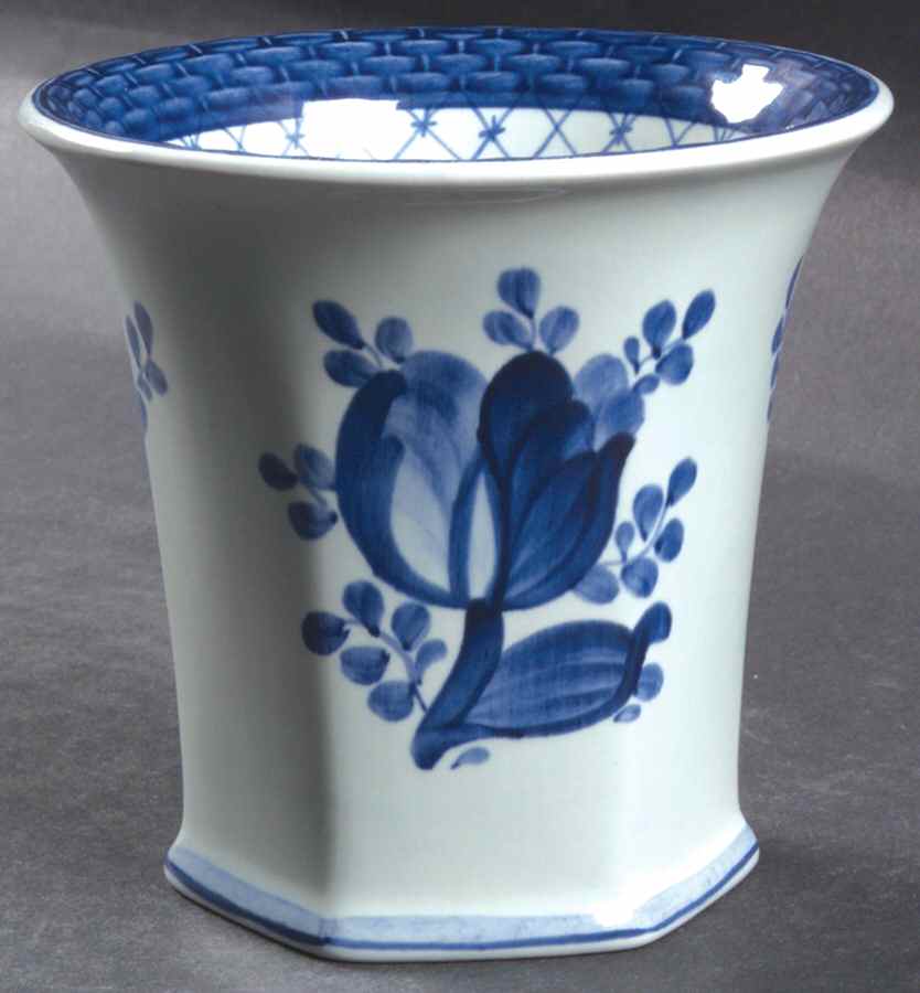 Tranquebar Blue (Rim, Wide Lattice Band) 4" Vase by Royal Copenhagen-1