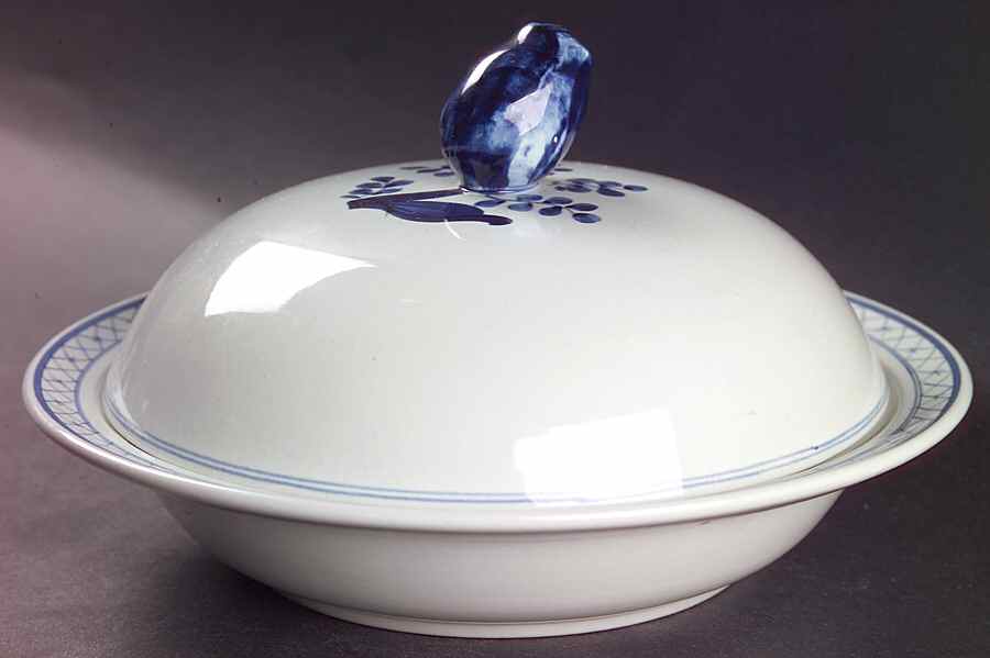 Tranquebar Blue (Rim, Wide Lattice Band) Muffin Dish & Lid by Royal Copenhagen-1
