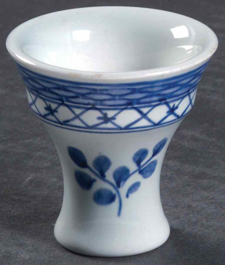 Tranquebar Blue (Rim, Wide Lattice Band) Single Egg Cup by Royal Copenhagen-1