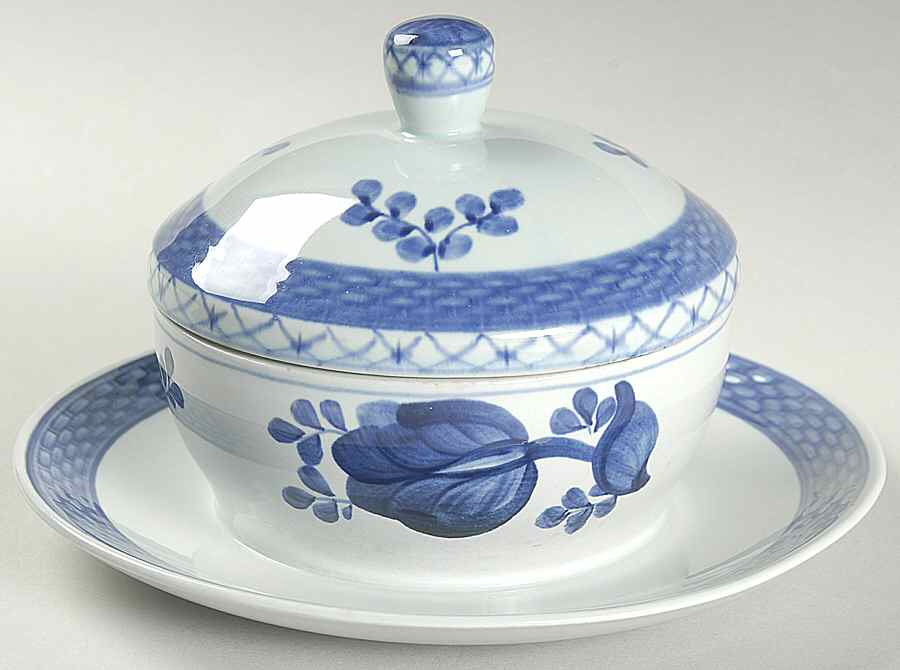 Tranquebar Blue (Rim, Wide Lattice Band) Round Covered Butter by Royal Copenhagen-1