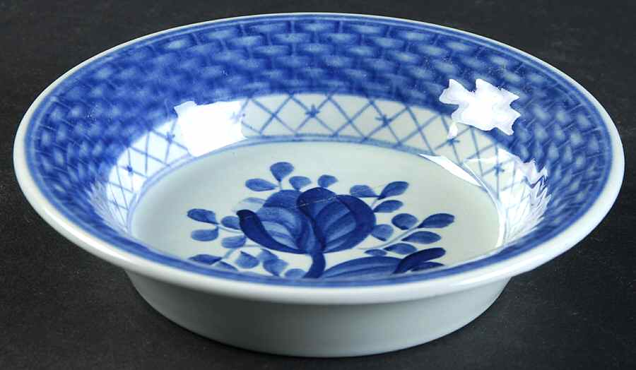 Tranquebar Blue (Rim, Wide Lattice Band) 4" Ashtray by Royal Copenhagen-1