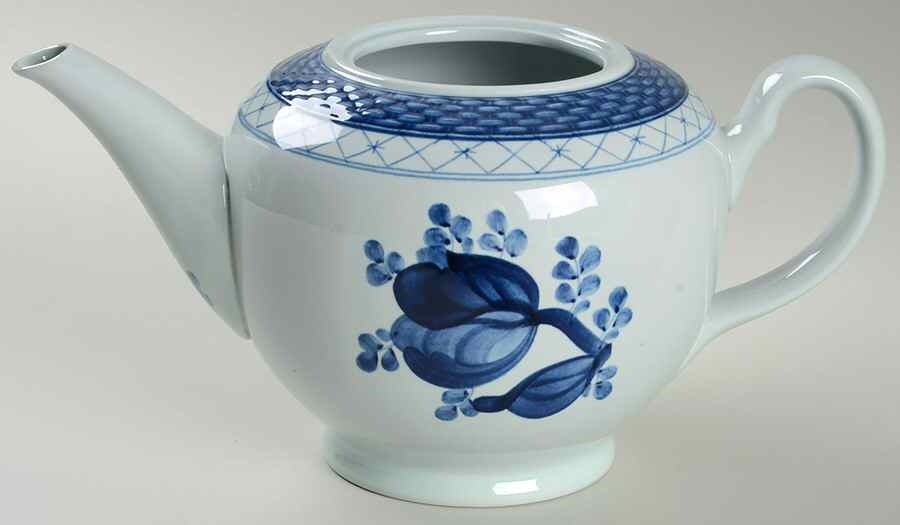 Tranquebar Blue (Rim, Wide Lattice Band) Teapot No Lid by Royal Copenhagen-1