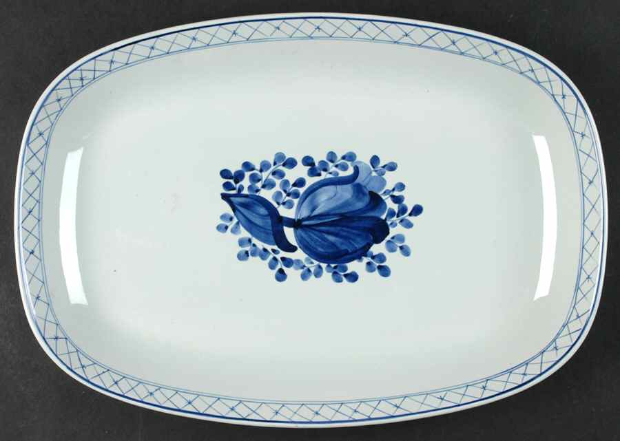 Tranquebar Blue (Rim, Narrow Lattice Band) 13" Oval Serving Platter by Royal Copenhagen-1