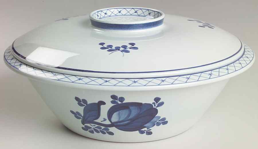 Tranquebar Blue (Rim, Narrow Lattice Band) Round Covered Vegetable by Royal Copenhagen-1