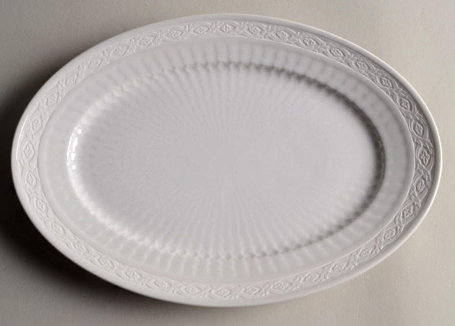 White Fan 11" Oval Serving Platter by Royal Copenhagen-1