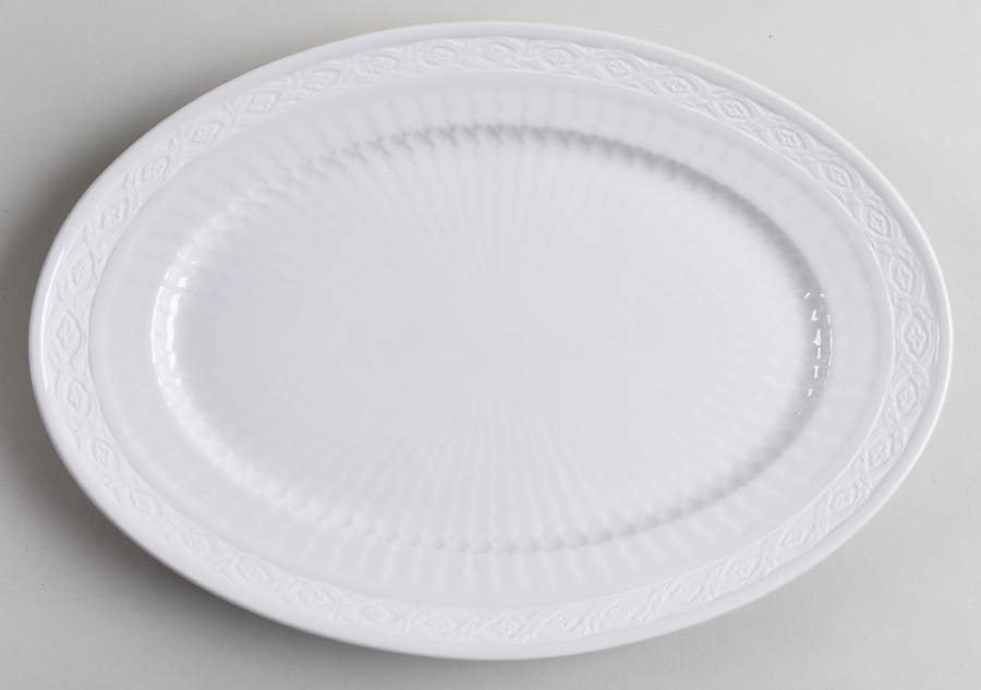 White Fan 11" Oval Serving Platter by Royal Copenhagen-1