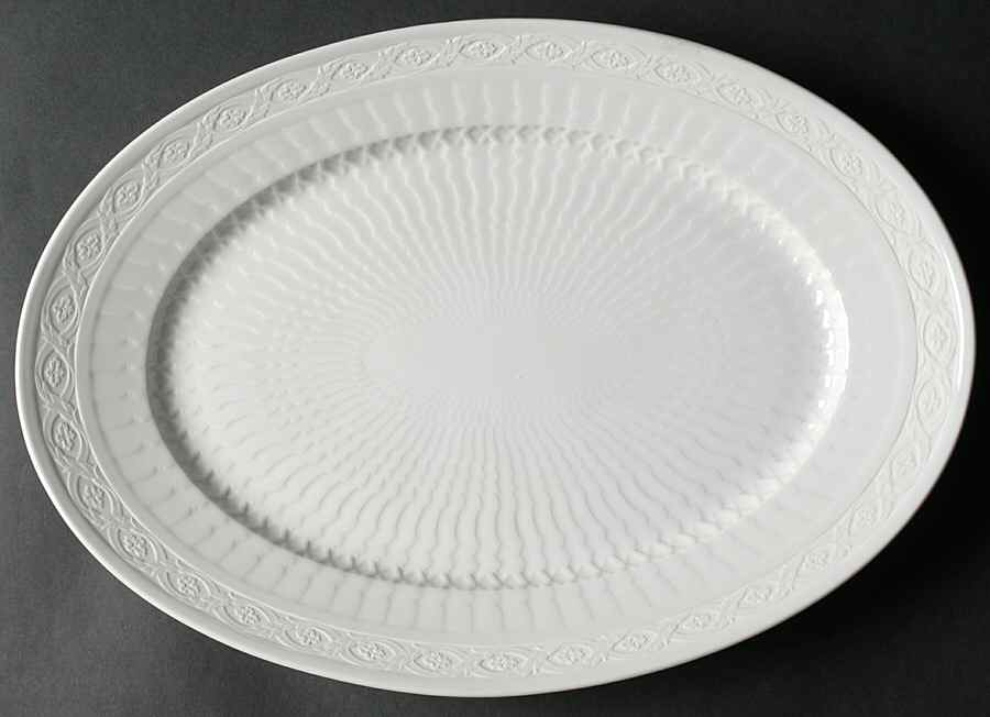 White Fan 15" Oval Serving Platter by Royal Copenhagen-1