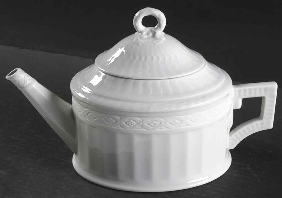White Fan Teapot & Lid by Royal Copenhagen-1