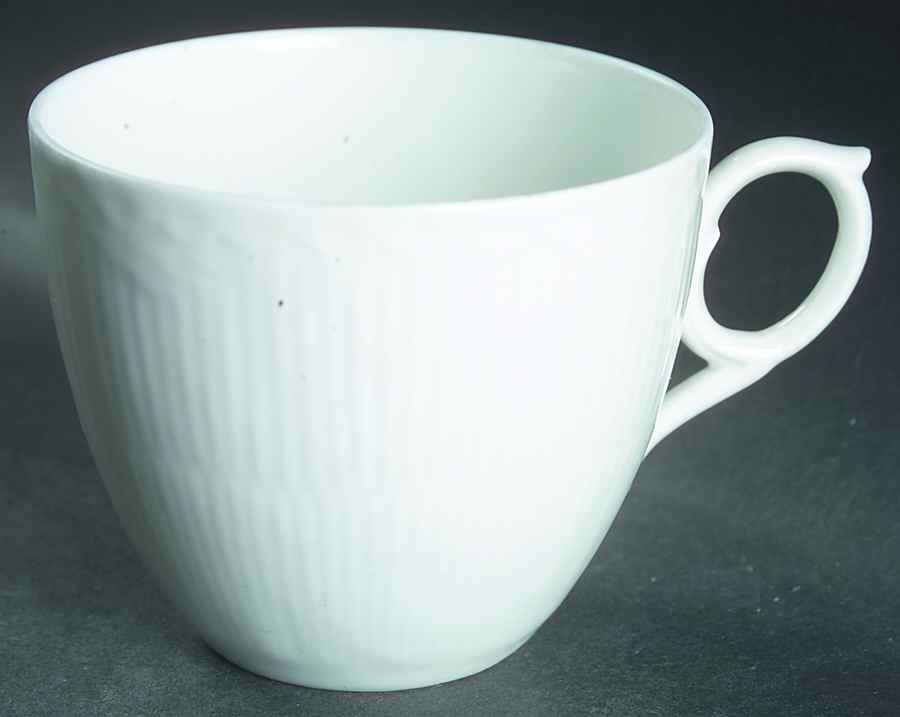 White Half Lace Oversized Cup by Royal Copenhagen-1