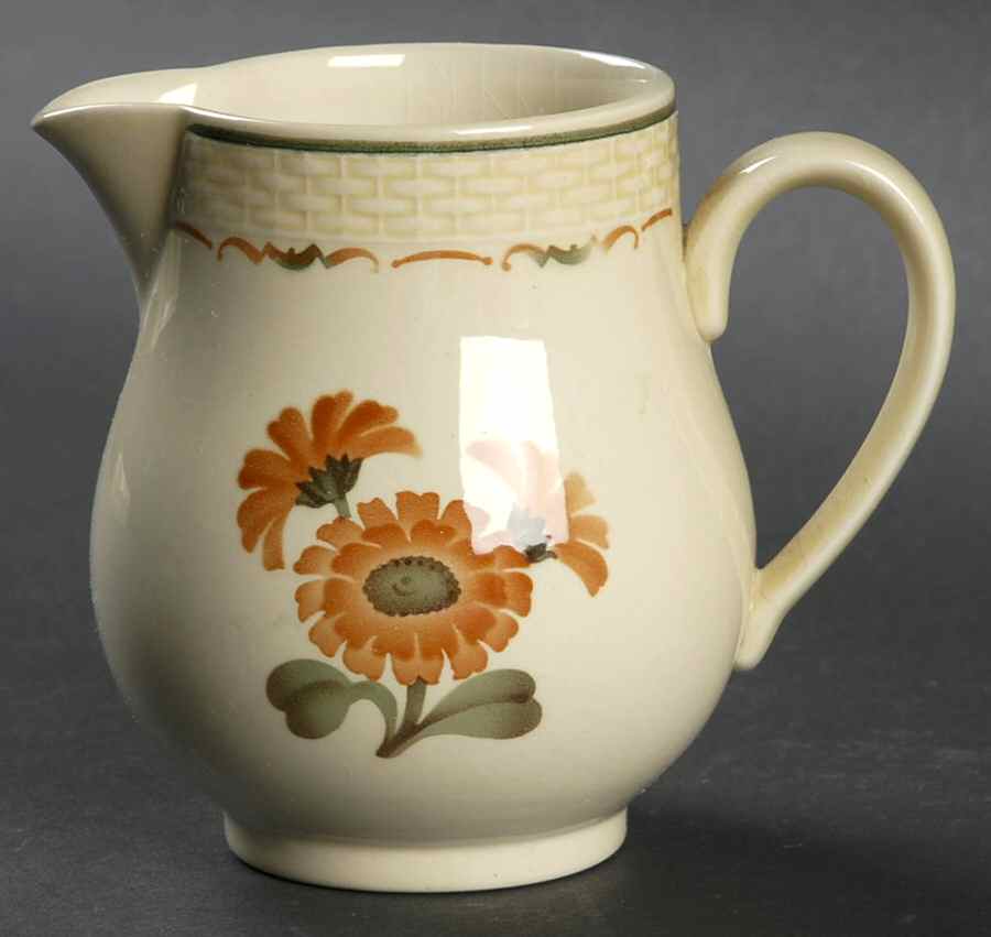 Zinnia Creamer by Royal Copenhagen-1