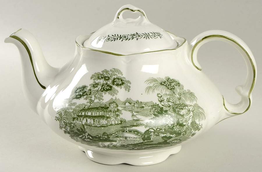 Tonquin Green Teapot & Lid by Royal Crownford-1