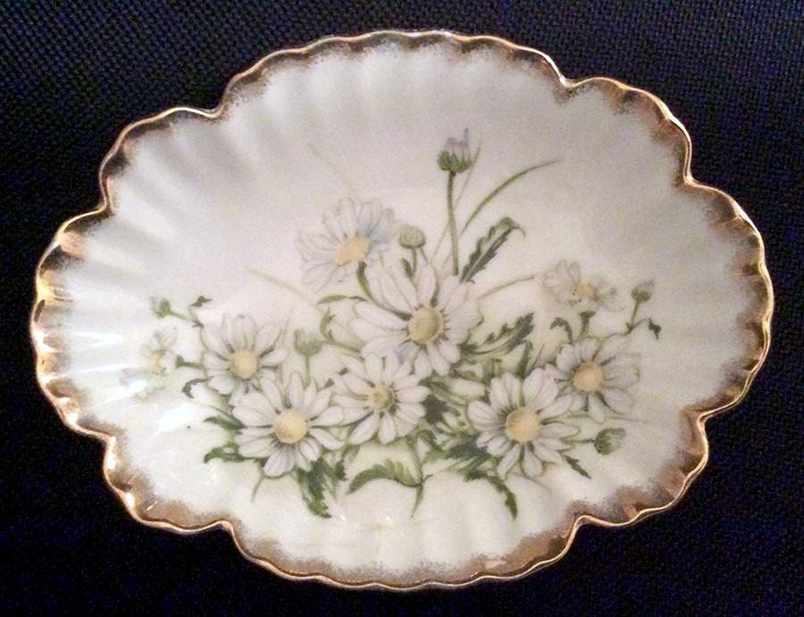 Daisy Bouquet Bon Bon by Royal Crown (Japan)-1