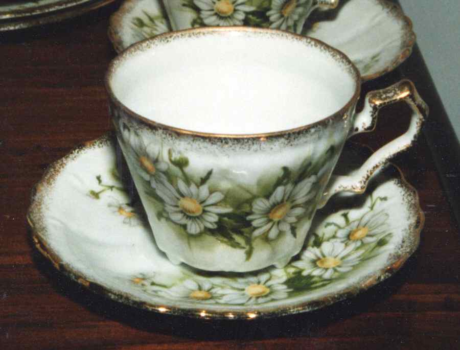 Daisy Bouquet Flat Cup & Saucer Set by Royal Crown (Japan)-1