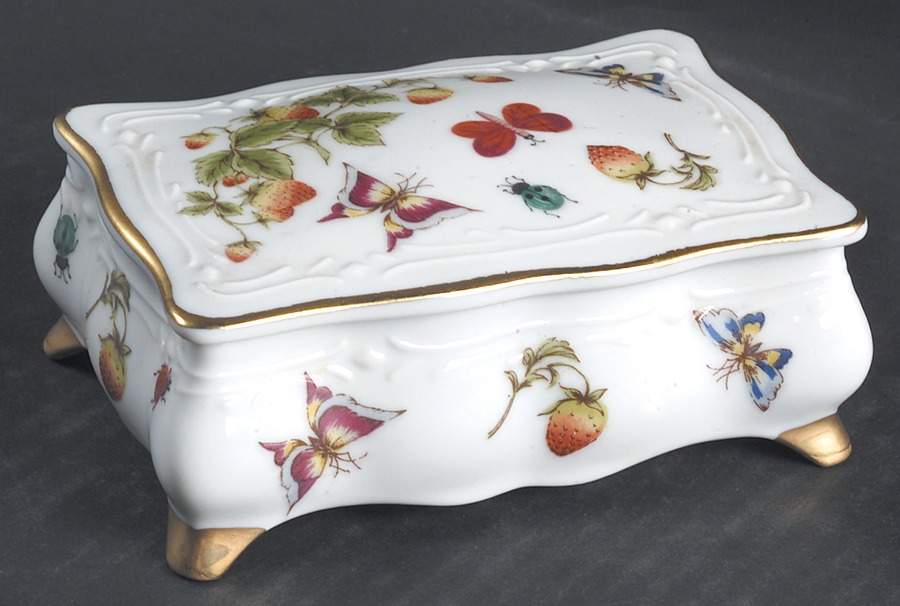 Spring Time Cigarette Box & Lid by Royal Crown (Japan)-1