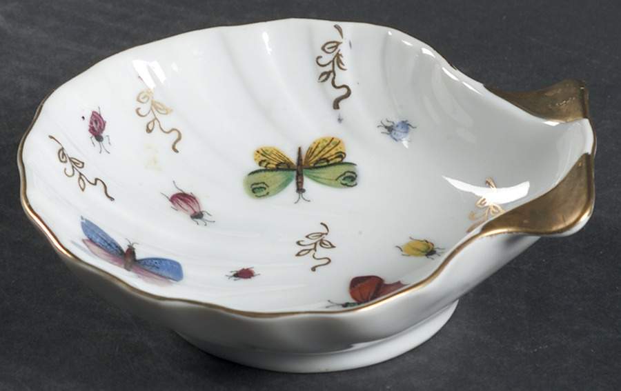 Spring Time Small Shell Shaped Dish by Royal Crown (Japan)-1