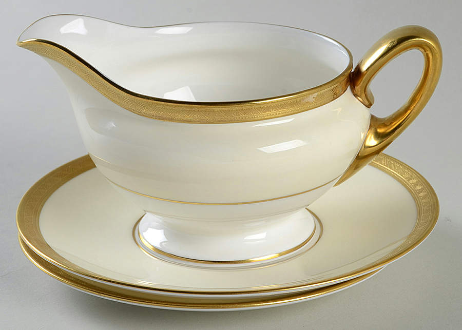 The Agincourt Gravy Boat & Underplate by Royal Doulton-1
