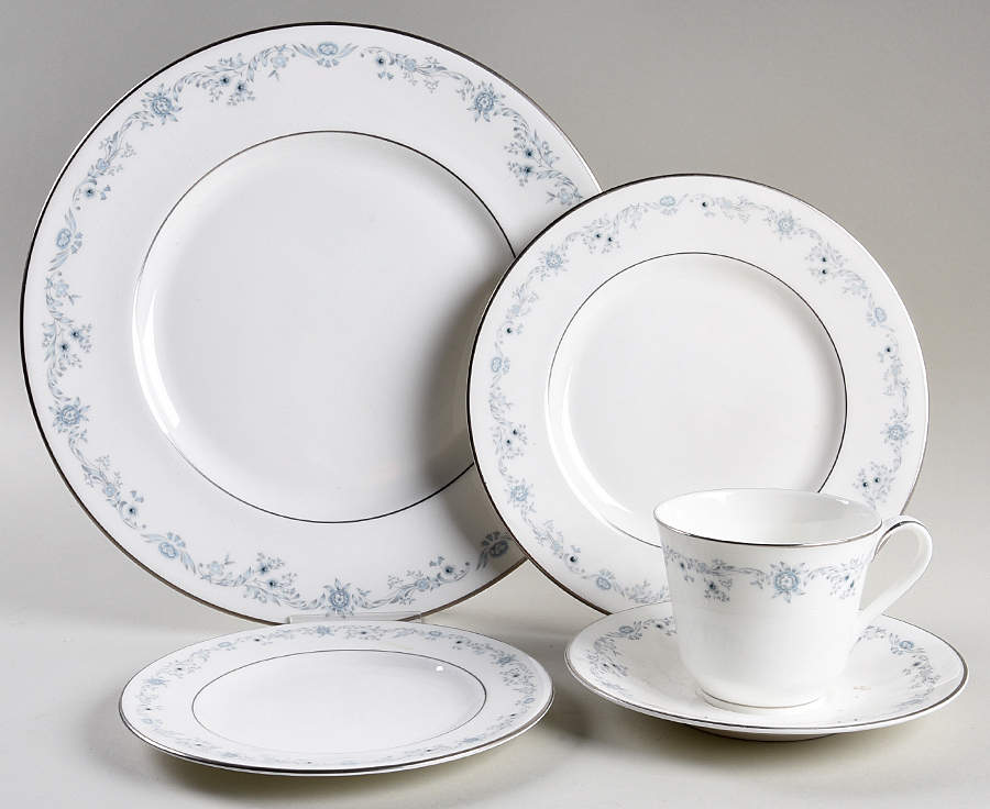 Angelique 5 Piece Place Setting by Royal Doulton-1