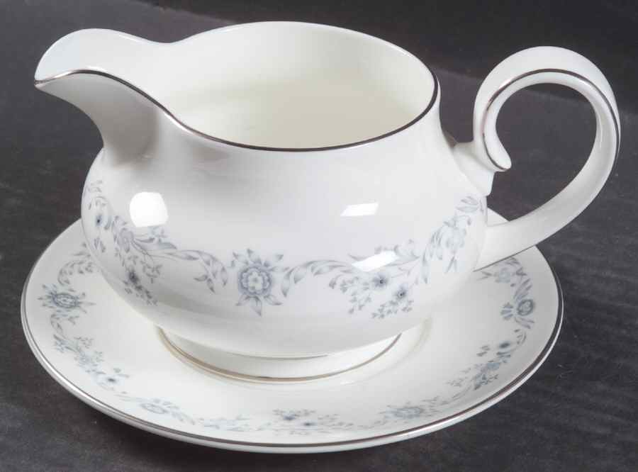Angelique Gravy Boat & Underplate by Royal Doulton-1