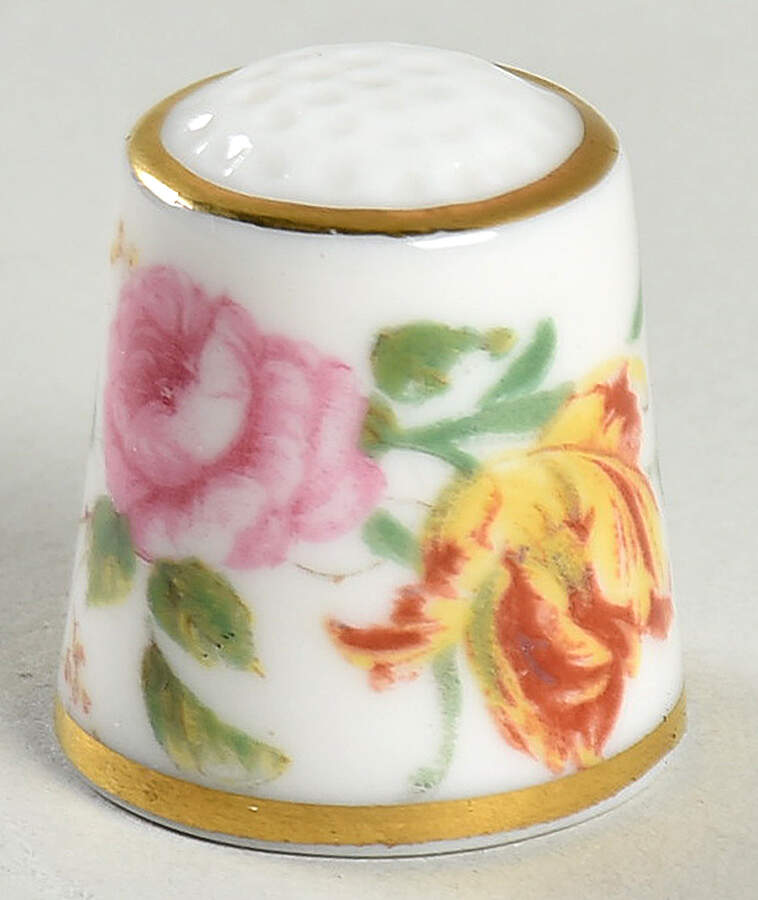 Arcadia (New, Smooth, Brown Green Backstamp) Thimble by Royal Doulton-1