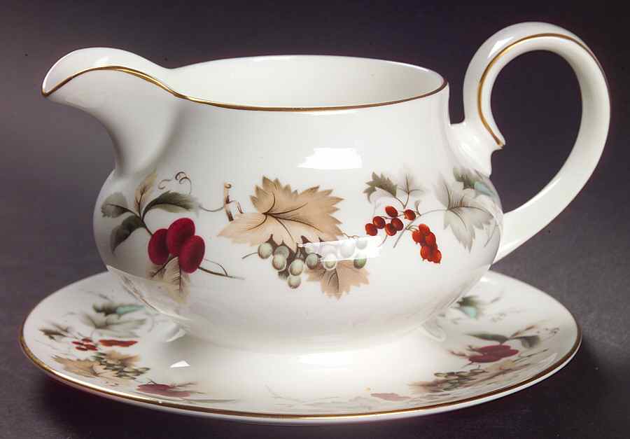 Ardon Gravy Boat with Attached Underplate by Royal Doulton-1