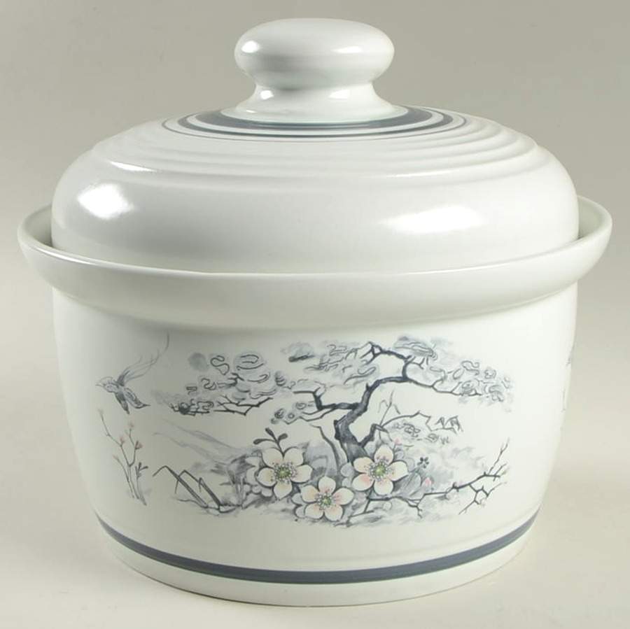 Asian Dawn 1.25 Qt Round Covered Casserole by Royal Doulton-1
