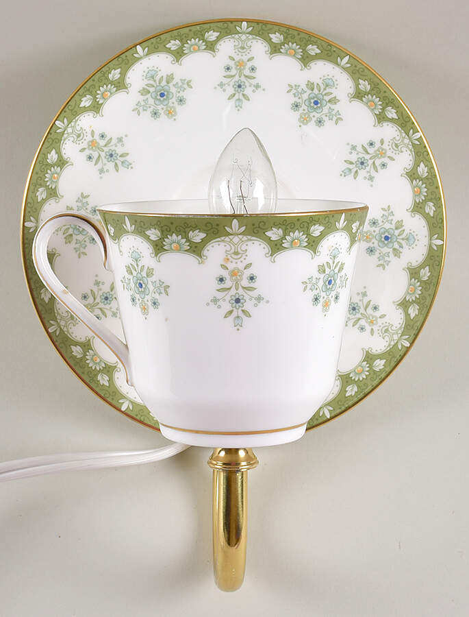 Ashmont 7 1/2"-7 3/4" Electric Wall Sconce HC by Royal Doulton-1