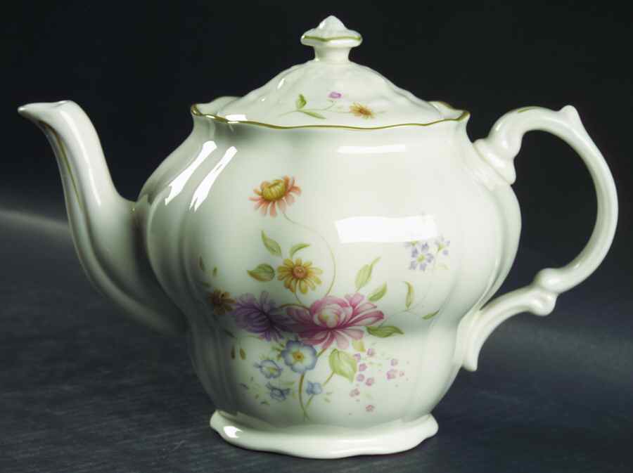 Ashbourne Teapot & Lid by Royal Doulton-1