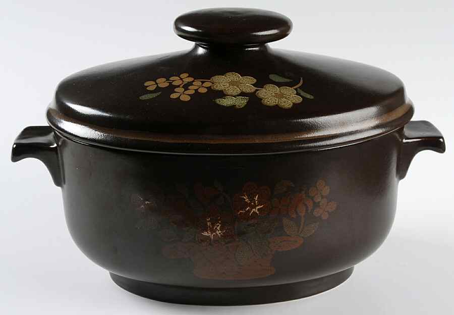 Basque 2 Quart Oval Covered Casserole by Royal Doulton-1