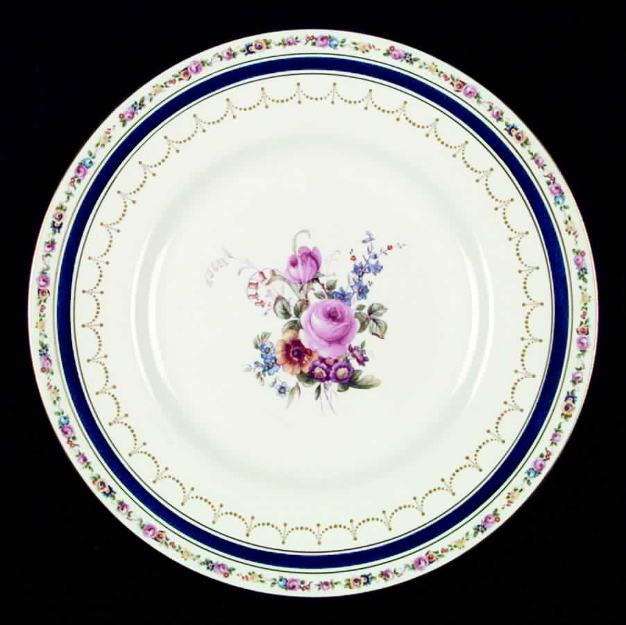 Beaumaris (The) Dinner Plate by Royal Doulton-1