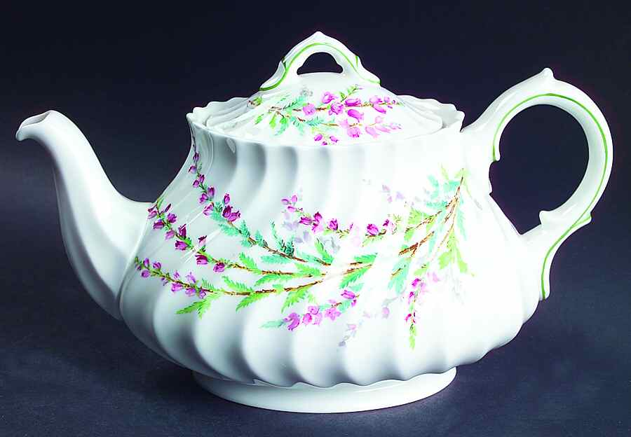 Bell Heather (Scalloped, No Trim) Teapot & Lid by Royal Doulton-1