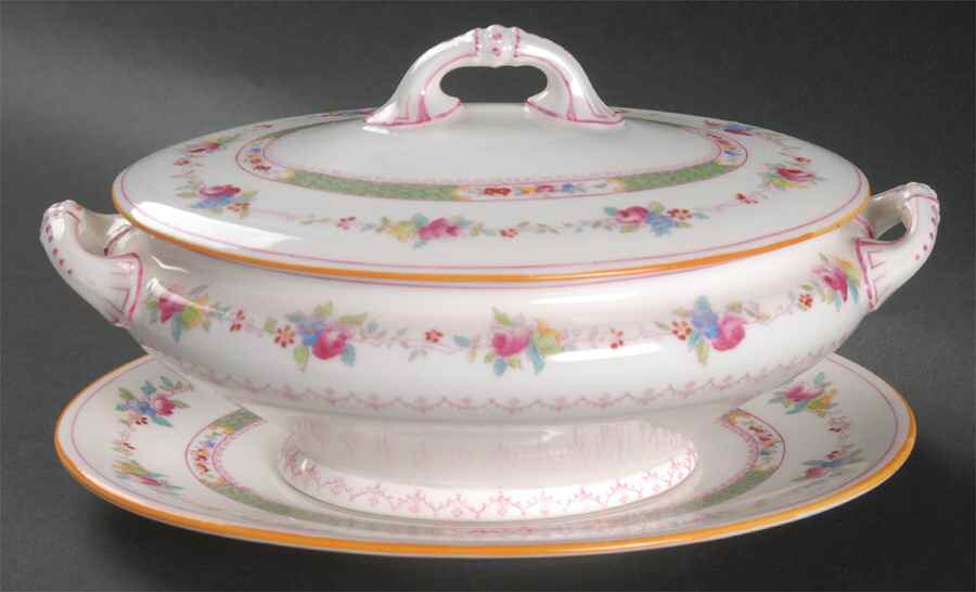 The Belgrade Gravy Boat & Lid w/Underplate by Royal Doulton-1