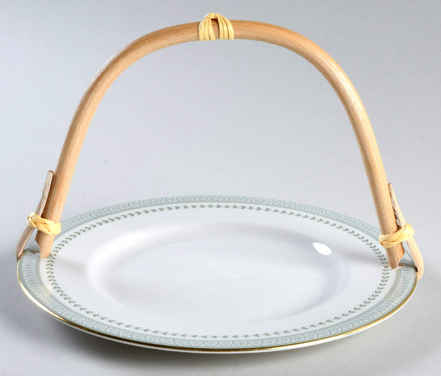 Berkshire 5 3/8"-5 5/8" Bamboo Handled Serving Plate  HC by Royal Doulton-1