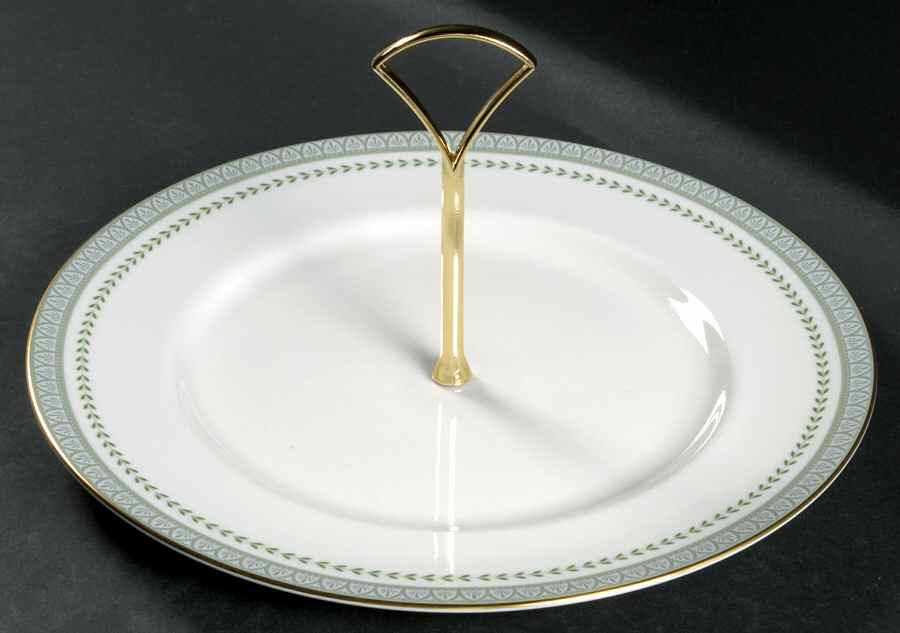Berkshire Round Serving Plate with Handle (DP) by Royal Doulton-1