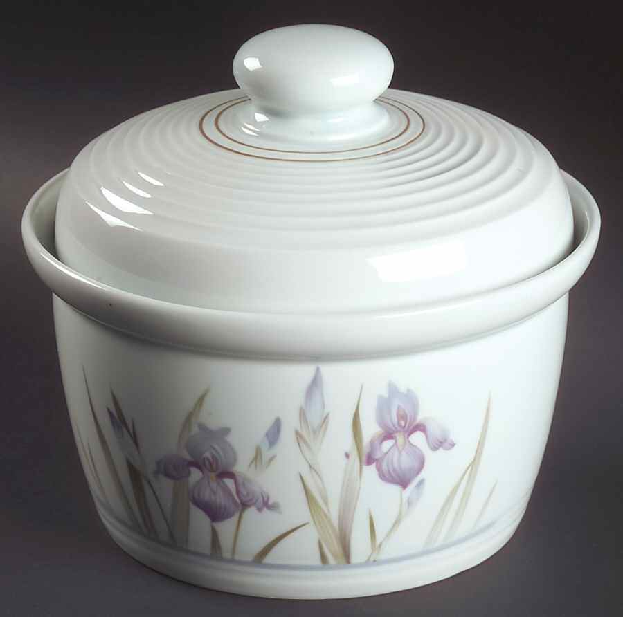 Blue Iris 1.25 Qt Round Covered Casserole by Royal Doulton-1