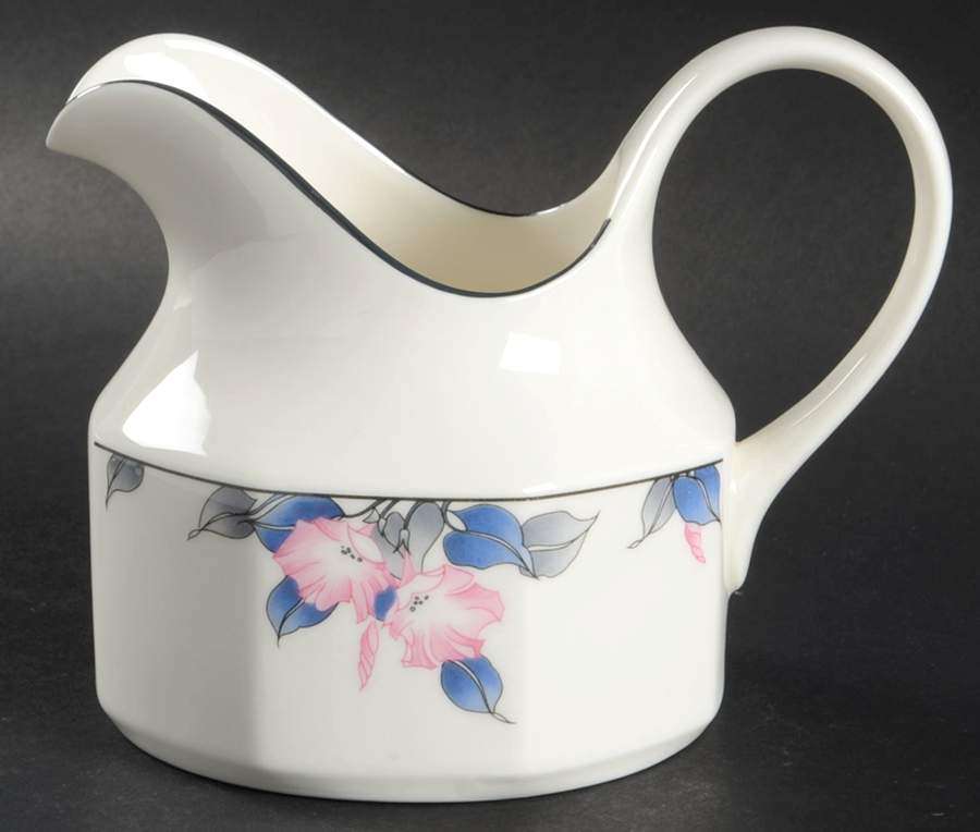 Bloomsbury Gravy Boat by Royal Doulton-1