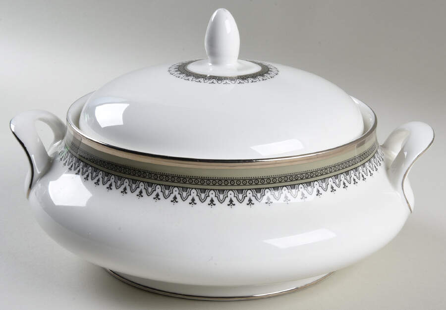 Braemar Round Covered Vegetable by Royal Doulton-1