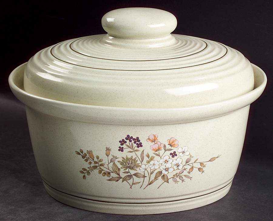 Bredon Hill 2.25 Quart Oval Covered Casserole by Royal Doulton-1