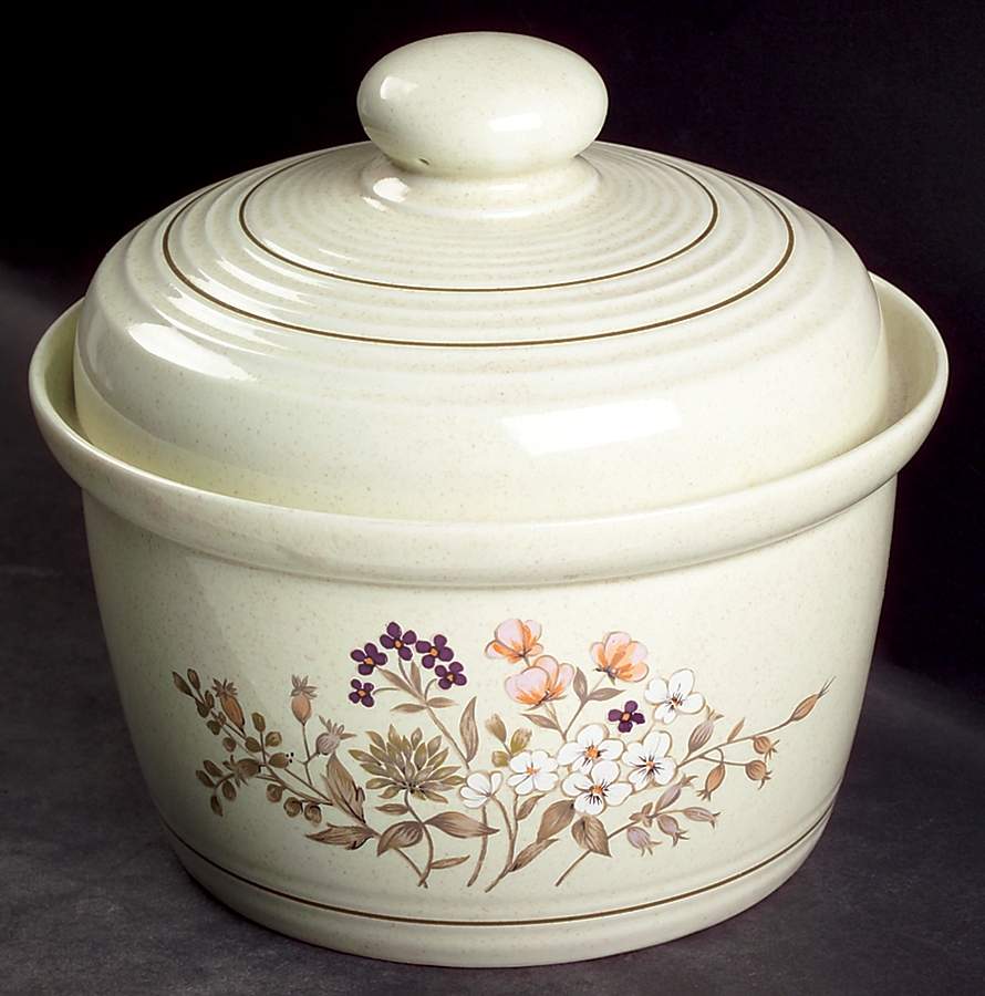 Bredon Hill 1.25 Qt Round Covered Casserole by Royal Doulton-1