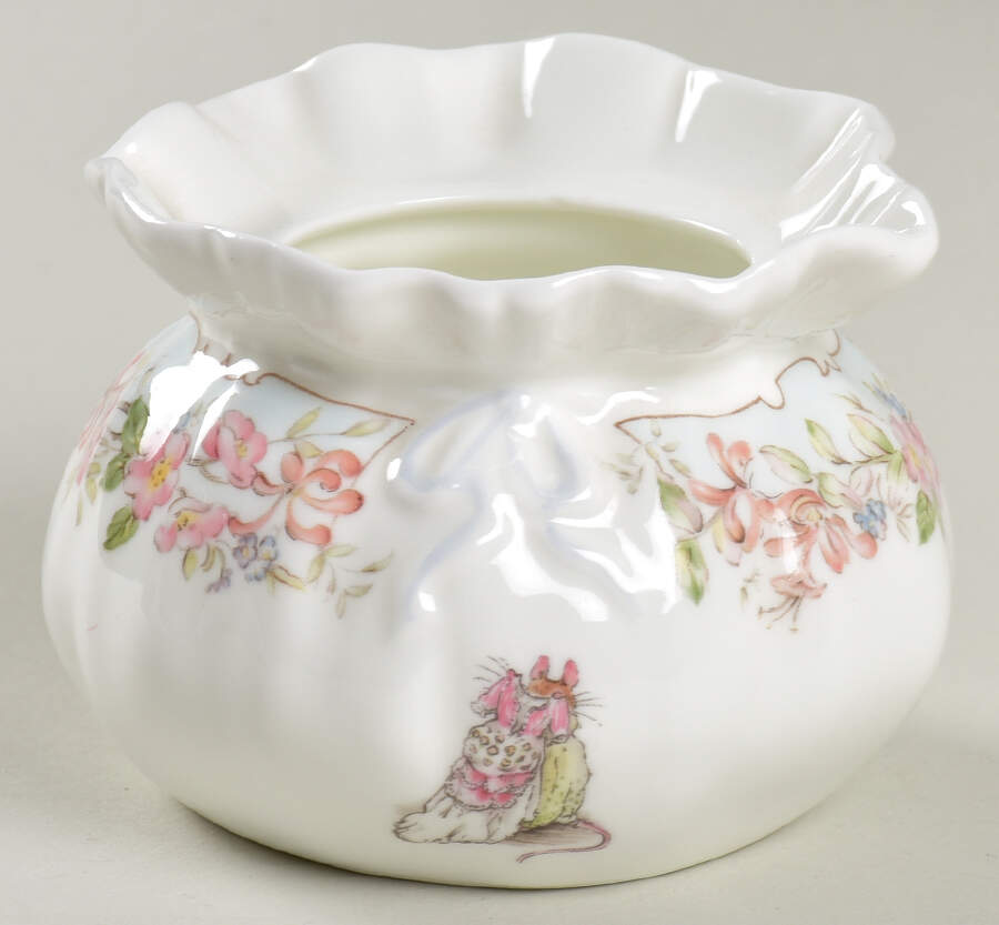Brambly Hedge Dorothy Box-No Lid by Royal Doulton-1