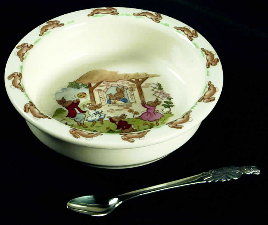 Bunnykins (Albion Shape) 2-Piece Nursery Set (Plate and Spoon) by Royal Doulton-1