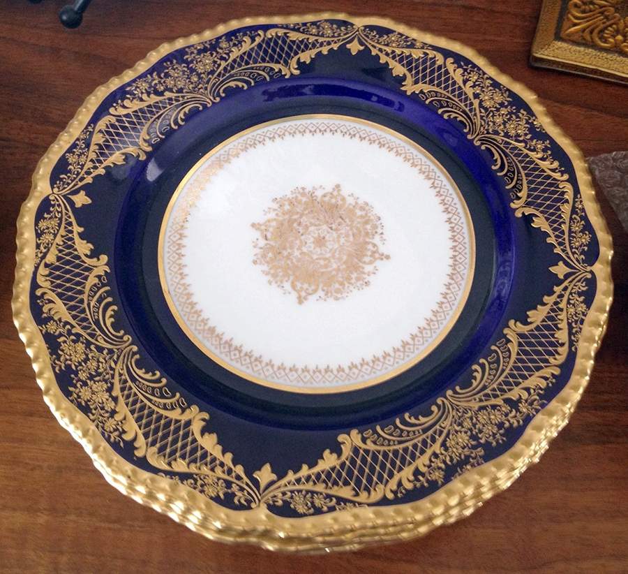 C9908 Dinner Plate by Royal Doulton-1