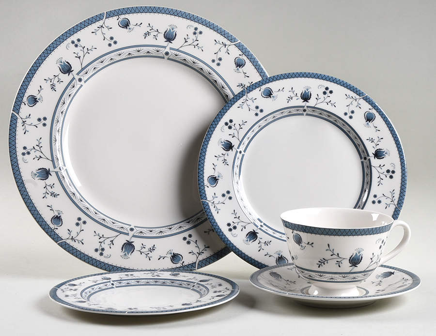 Cambridge 5 Piece Place Setting by Royal Doulton-1