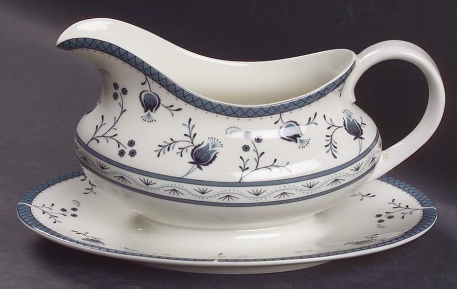 Cambridge Gravy Boat with Attached Underplate by Royal Doulton-1