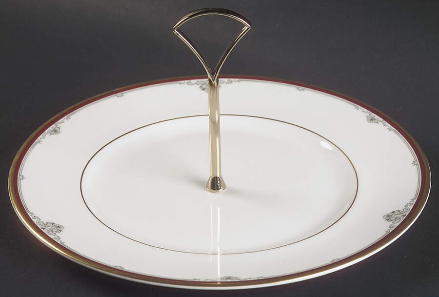 Cambridge Round Serving Plate with Handle (DP) by Royal Doulton-1