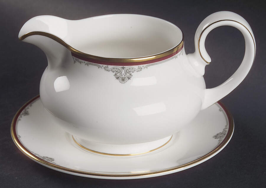 Cambridge Gravy Boat & Underplate by Royal Doulton-1