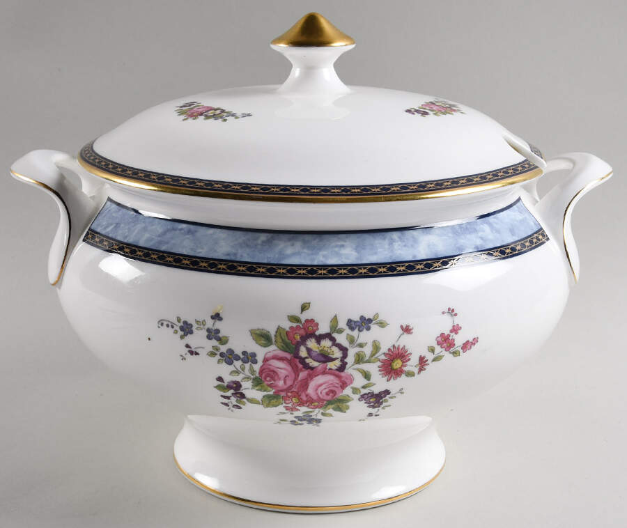 Centennial Rose Tureen & Lid by Royal Doulton-1